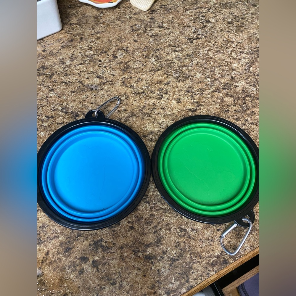 Collapsible dog bowls